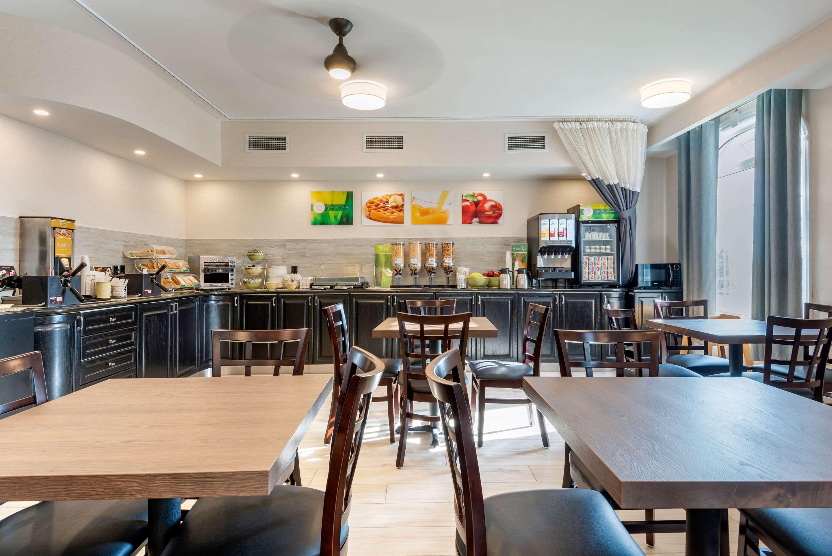 Quality Inn & Suites Оквилль Экстерьер фото