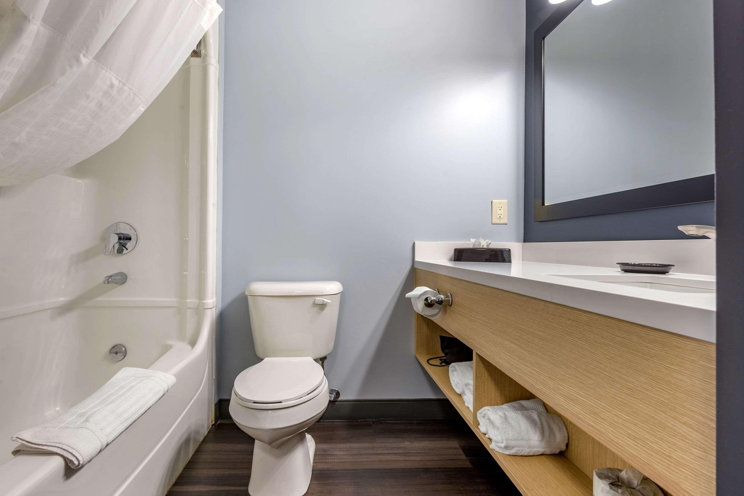 Quality Inn & Suites Оквилль Экстерьер фото