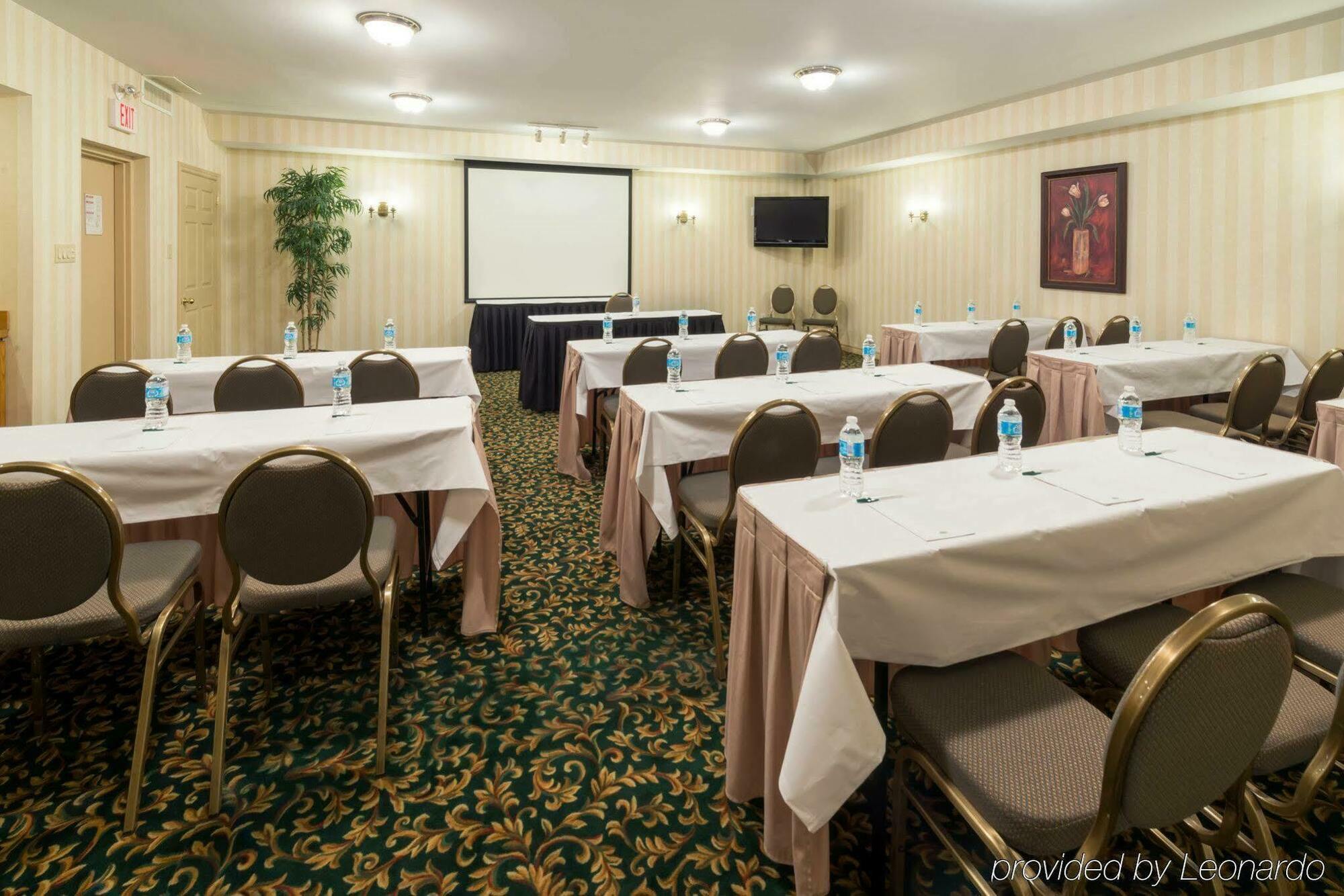 Quality Inn & Suites Оквилль Экстерьер фото